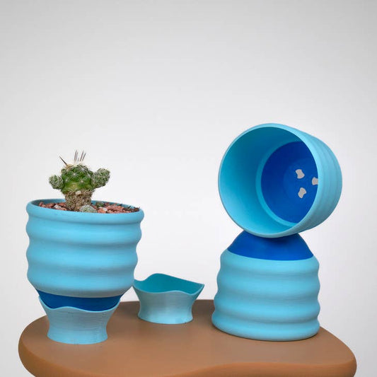 Small Wiggle Planter in Swimming Pool Blues